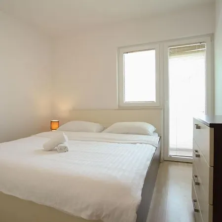 In With Terrace, Air Conditioning, Wifi, Washing Machine Apartment
