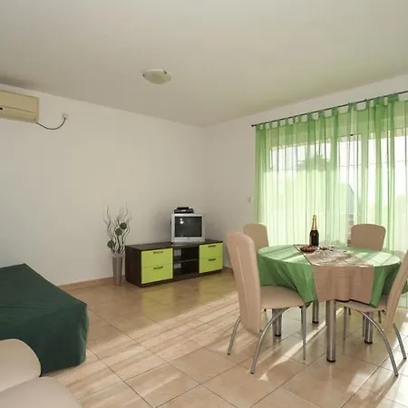 Apartment In With Terrace, Air Conditioning, Wifi, Washing Machine