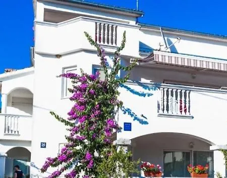 Apartment In With Terrace, Air Conditioning, Wifi, Washing Machine
