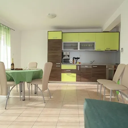 In With Terrace, Air Conditioning, Wifi, Washing Machine Apartment